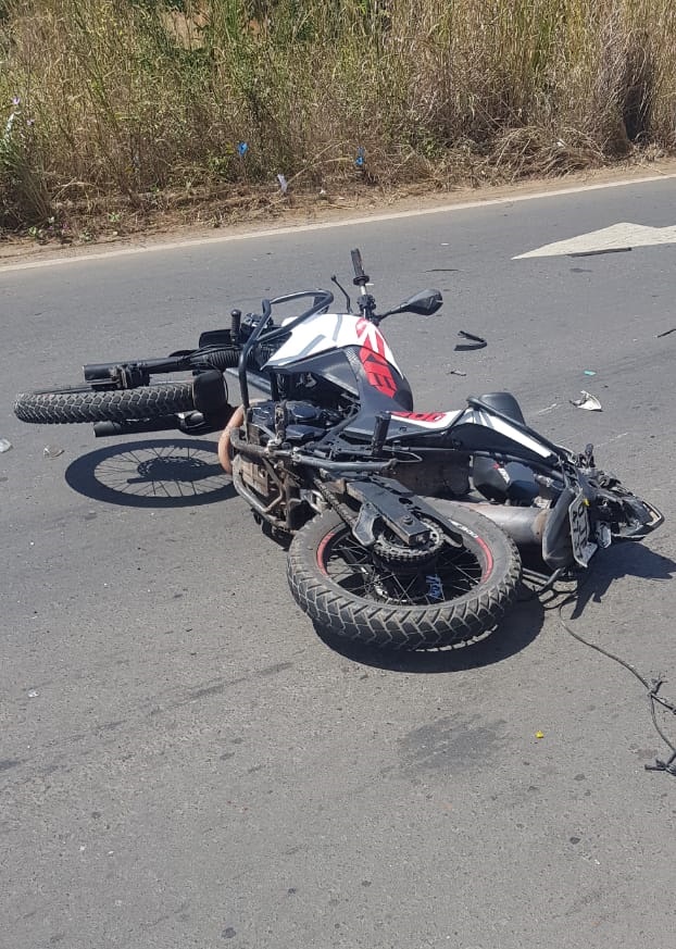 Motociclista morre após colisão com carreta em Teresina (Foto: Portal Meio Norte)