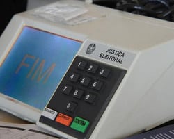 Pesquisa revela que 63,7% dos brasileiros confiam na urna eletrônica