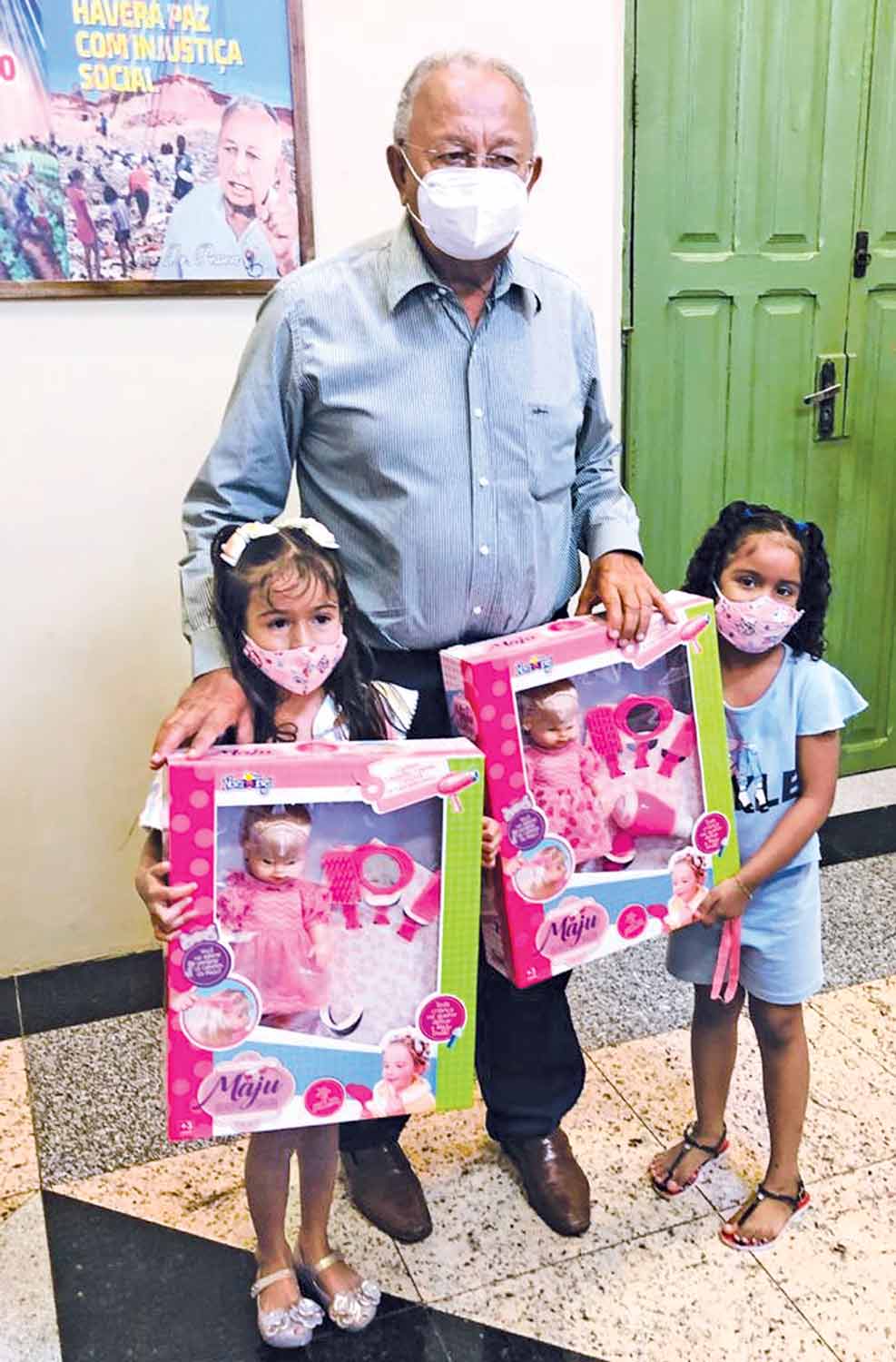 Irmãs recebem bonecas prometidas pelo prefeito de Teresina - Vimarsana News