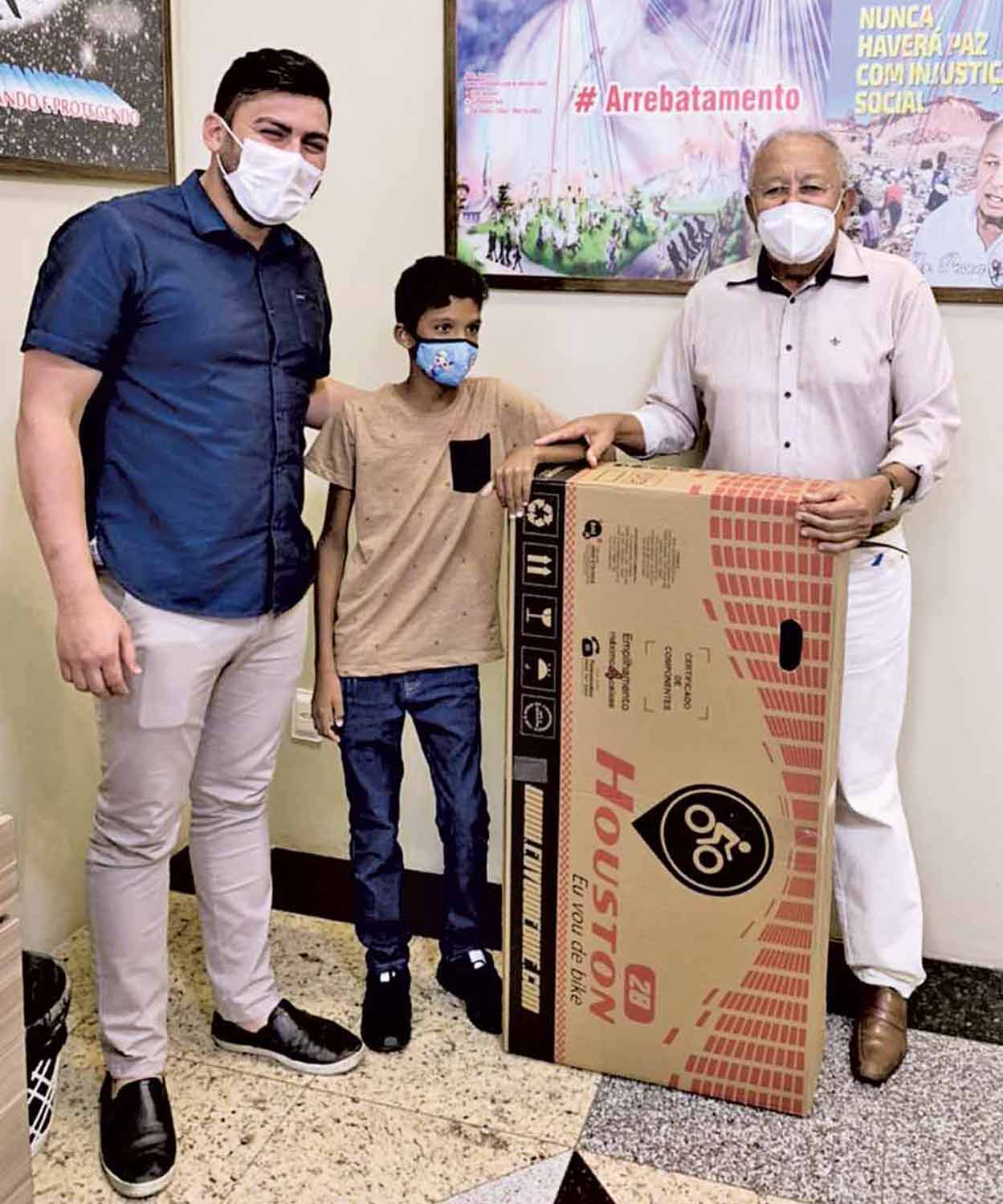 Aluno carente ganha bicicleta de Dr. Pessoa para ir à escola - Vimarsana News