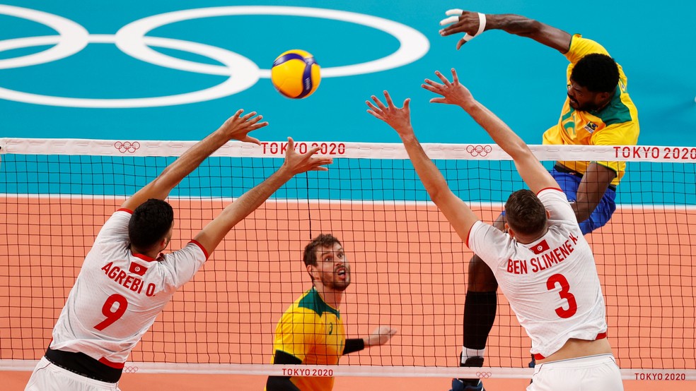 Equipe mostrou força após o sufoco (Foto: Reuters)