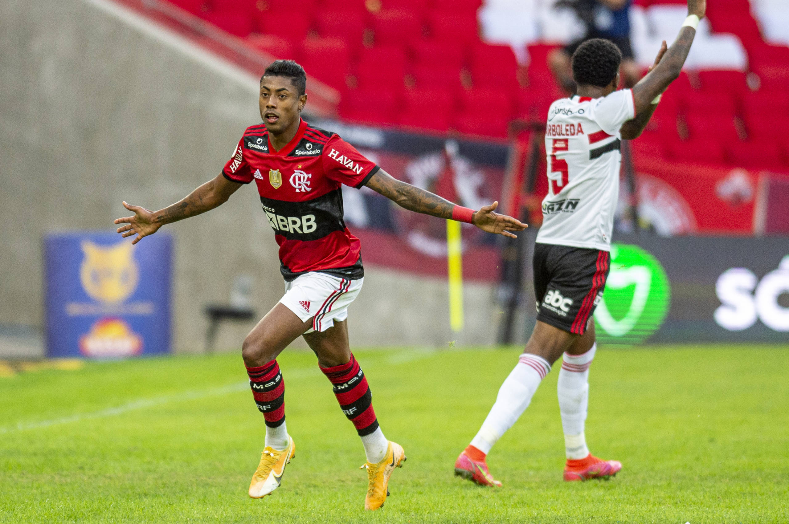 Bruno Henrique foi o autor de três dos cinco gols do Flamengo - Foto: Alexandre Vidal