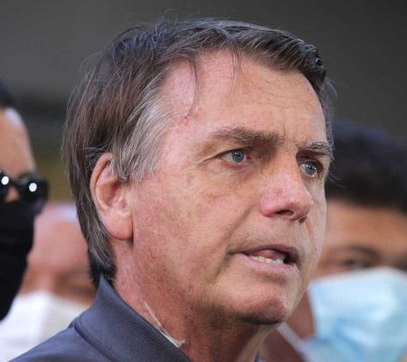 Bolsonaro ataca Barroso em live sobre “fraude no TSE”,: “Quem ele é?”