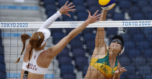 Ana Patrícia e Rebecca perdem no vôlei de praia em Tóquio ...