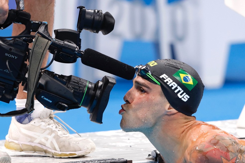 Bruno Fratus comemora classificação às semifinais dos 50m nado livre — Foto: Satiro Sodré/SSPress/CBDA