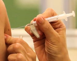 Síndrome de Guillain-Barré: relação com a vacina contra a Covid e sintomas