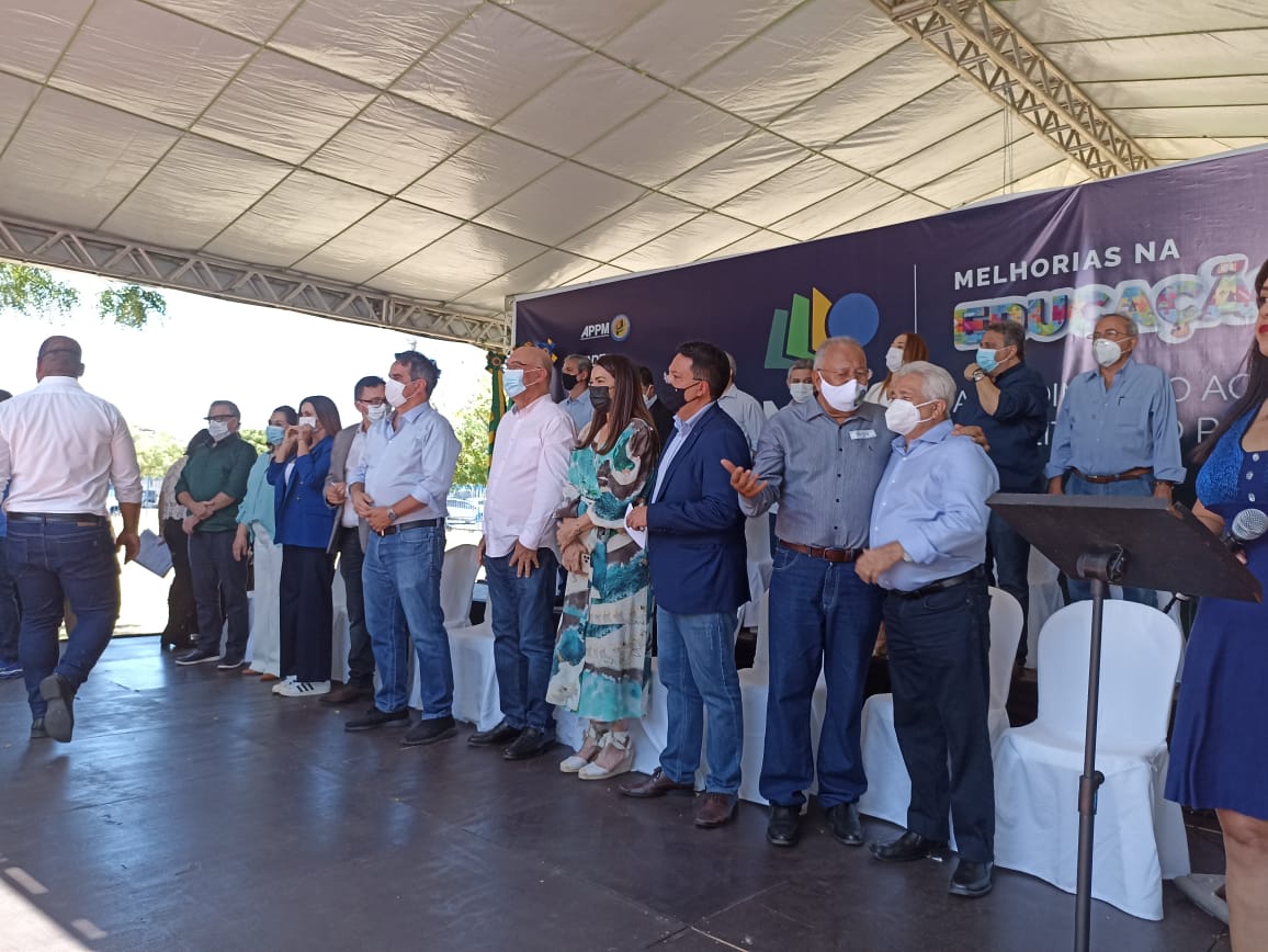 Autoridades e políticos locais participam de solenidade ao lado do ministro Milton Ribeiro, na sede da APPM em Teresina