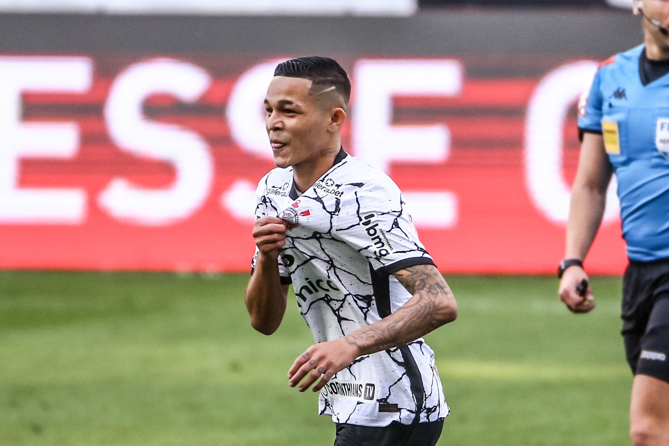 Adson marcou dois gols contra o Ceará  (Foto: Reprodução / Twitter)
