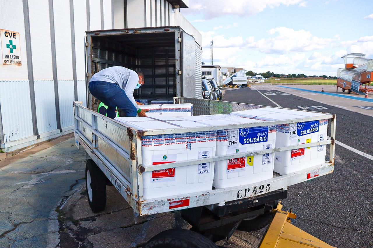 Mais de 81 mil doses de vacinas contra a Covid-19 chegam ao Piauí