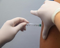 Público de 32 a 37 anos começa a receber vacina nesta terça em Teresina
