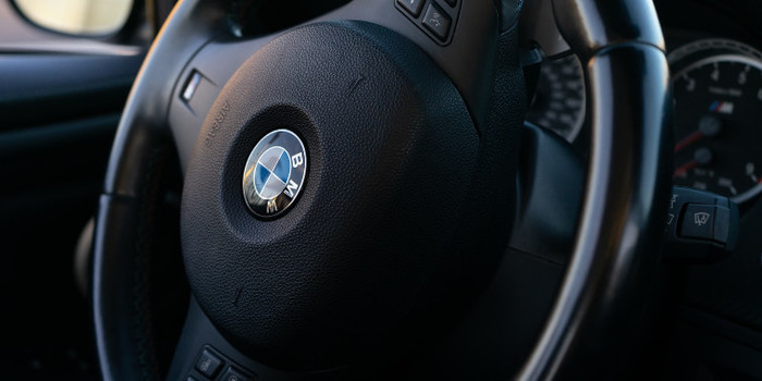 Prós e contras de comprar um carro BMW; saiba diferenciar os valores