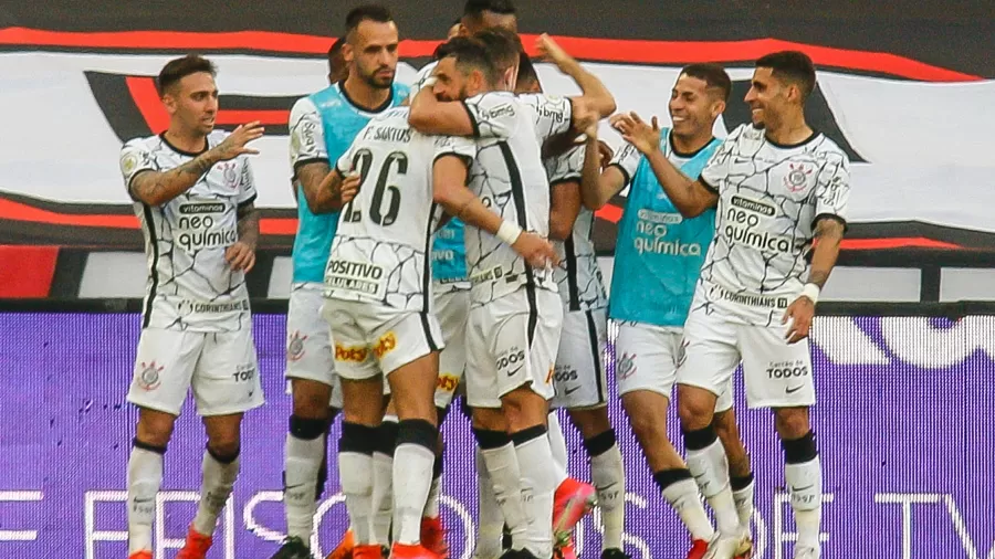 Corinthians bate o Athletico-PR