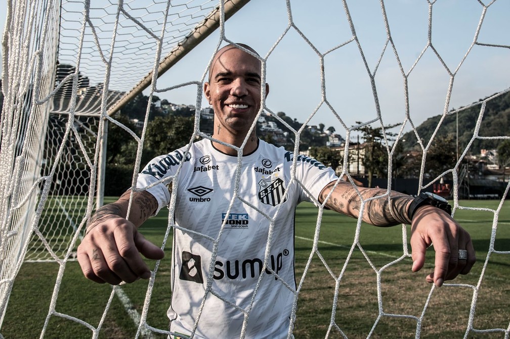 Diego Tardelli é o novo contratado pelo Santos  | foto: Ivan Storti_Santos FC