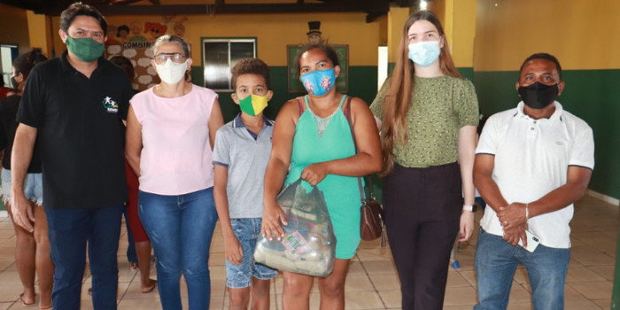 Prefeitura de Lagoinha entregou kits de Alimentação Escolar para Alunos