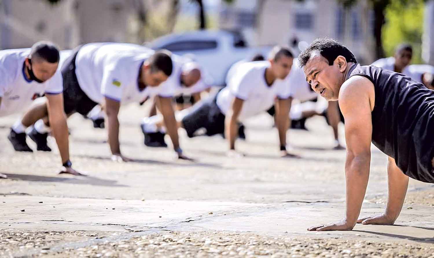 Fábio Abreu ministra aulas para novos PMs, que chegam às ruas na segunda-feira (30)