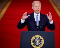 “Não estenderia a guerra para sempre”, diz Biden sobre retirada em Cabul 