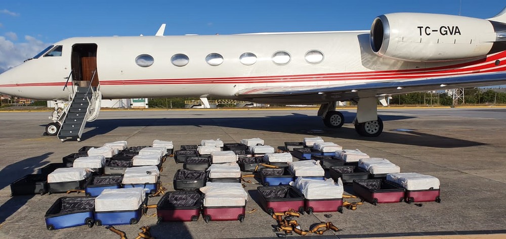 Polícia aprende cocaína escondida em 24 malas em jatinho no Aeroporto de Fortaleza — Foto: PF/Divulgação 