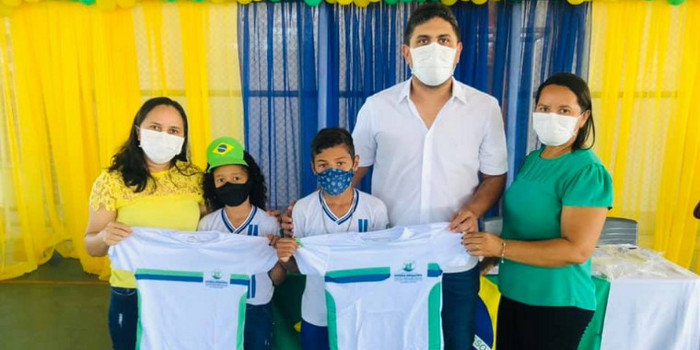 Prefeitura celebra “Semana da Pátria” e entrega de 6 mil uniformes escolar