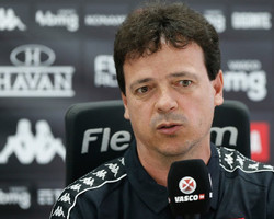 Fernando Diniz é oficialmente apresentado como técnico do Vasco