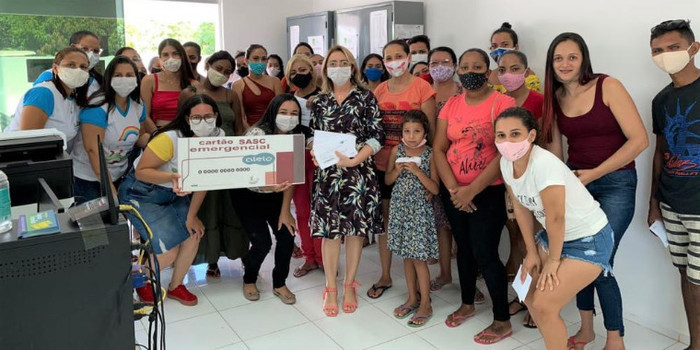 Prefeitura entrega Cartão Emergencial para 32 famílias em Hugo Napoleão