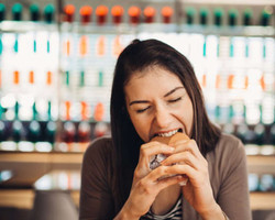 Compulsão alimentar: conheça as dicas e saiba como evitar