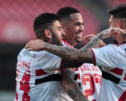 São Paulo vence o Atlético-GO e se afasta do Z4 do Brasileirão