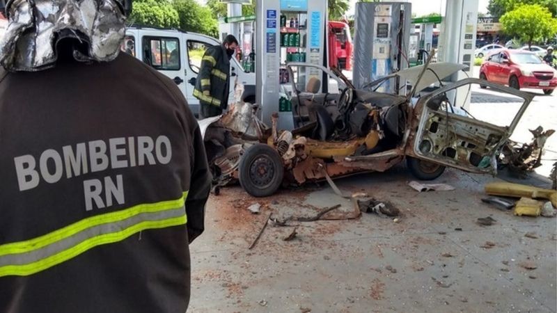 Explosão provocada por conversão clandestina de veículo para GLP em Natal, no Rio Grande do Norte (12/07/2020) (Foto: Assessoria do Corpo de Bombeiros) 