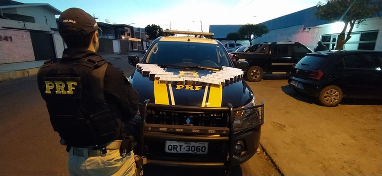 Os policiais estavam realizando fiscalização na região quando abordaram o veículo Toyota/Hilux - Foto: Divulgação/PRF