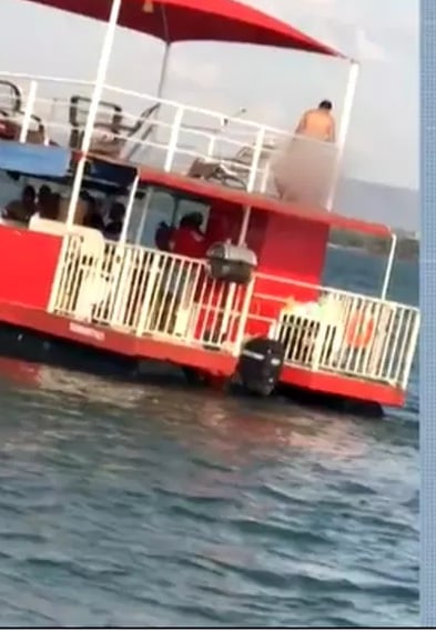 Vídeo mostra casal na parte superior da embarcação fazendo sexo | FOTO: Reprodução