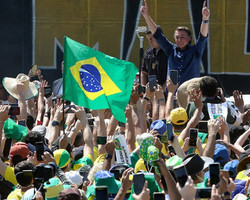 Senadores repercutem discursos de Bolsonaro em Brasília e São Paulo