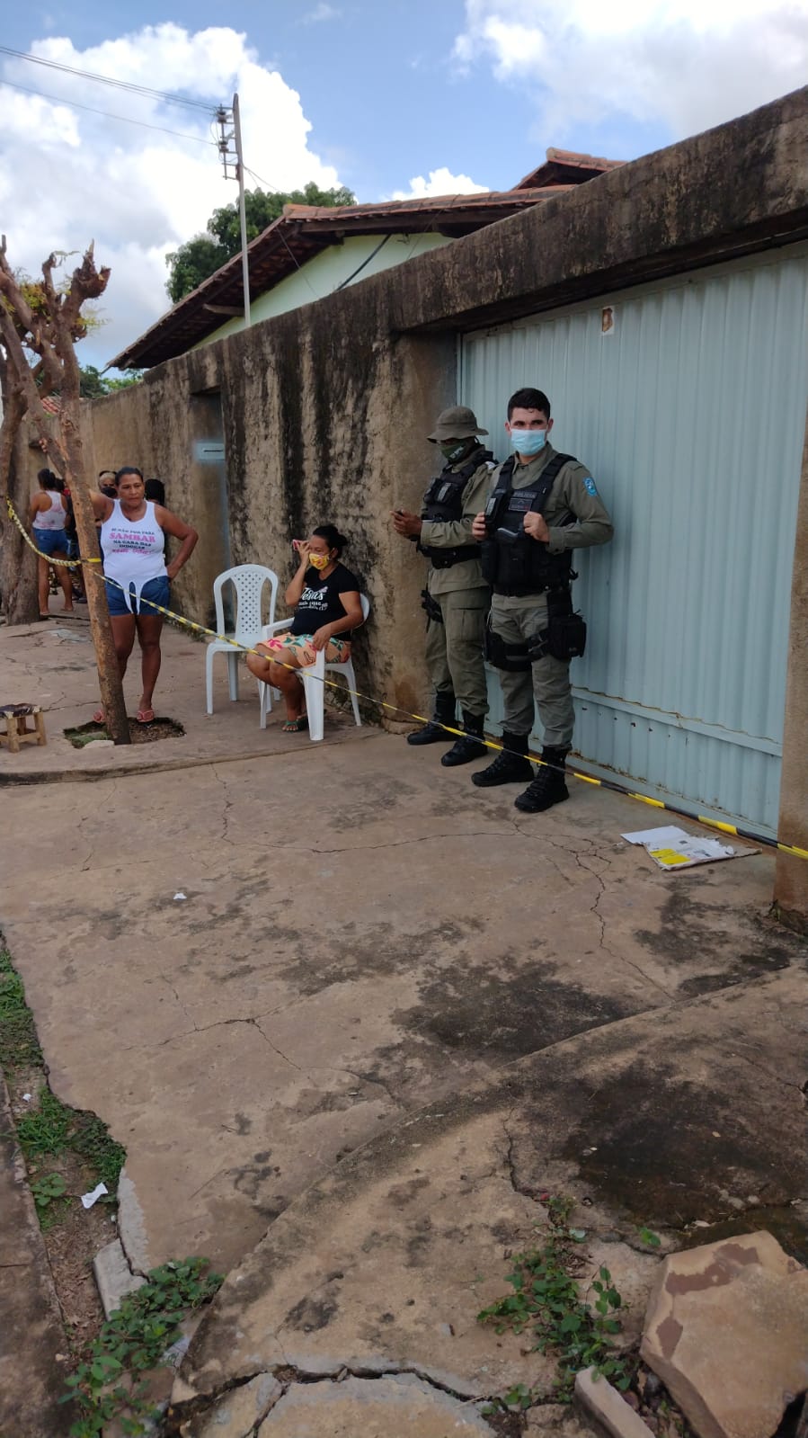 Homem foi executado na porta de casa em Piripiri - Foto: Felipe Reis / Portal MN