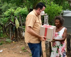 Núcleo Multiprofissional de Saúde realiza entrega de cestas no Miroró