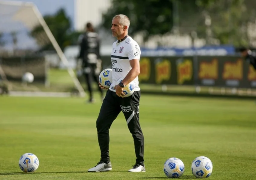 Sylvinho segue treino como técnico do Timão (Foto: Rodrigo Coca/Ag. Corinthians)