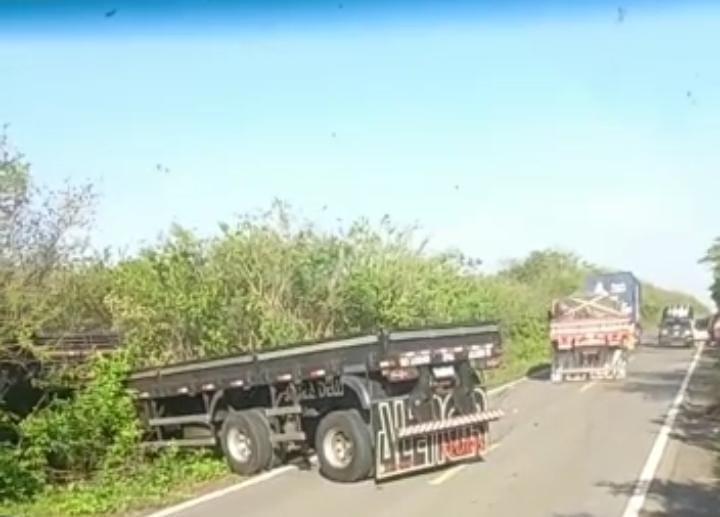 Condutor do caminhão evadiu-se do local após o acidente (Foto: Reprodução/ Click Parnaíba)