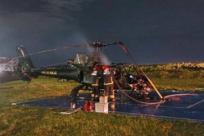 Helicóptero do Ibama é incendiado durante ataque em Manaus (Foto: PM)