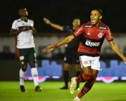 Flamengo vence a Portuguesa-RJ em sua estreia no Campeonato Carioca 