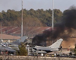 Queda de caça F-16 da Grécia, em base aérea da Espanha, mata 11 pilotos