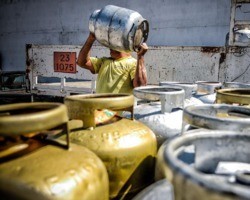 População denuncia que existe “ditadura do gás” em comunidades do RJ