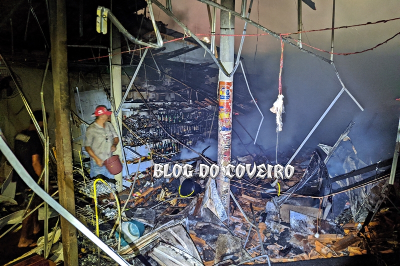 Incêndio de grandes proporções destrói comércio na cidade de Cocal - Foto: Reprodução/Blog do Coveiro