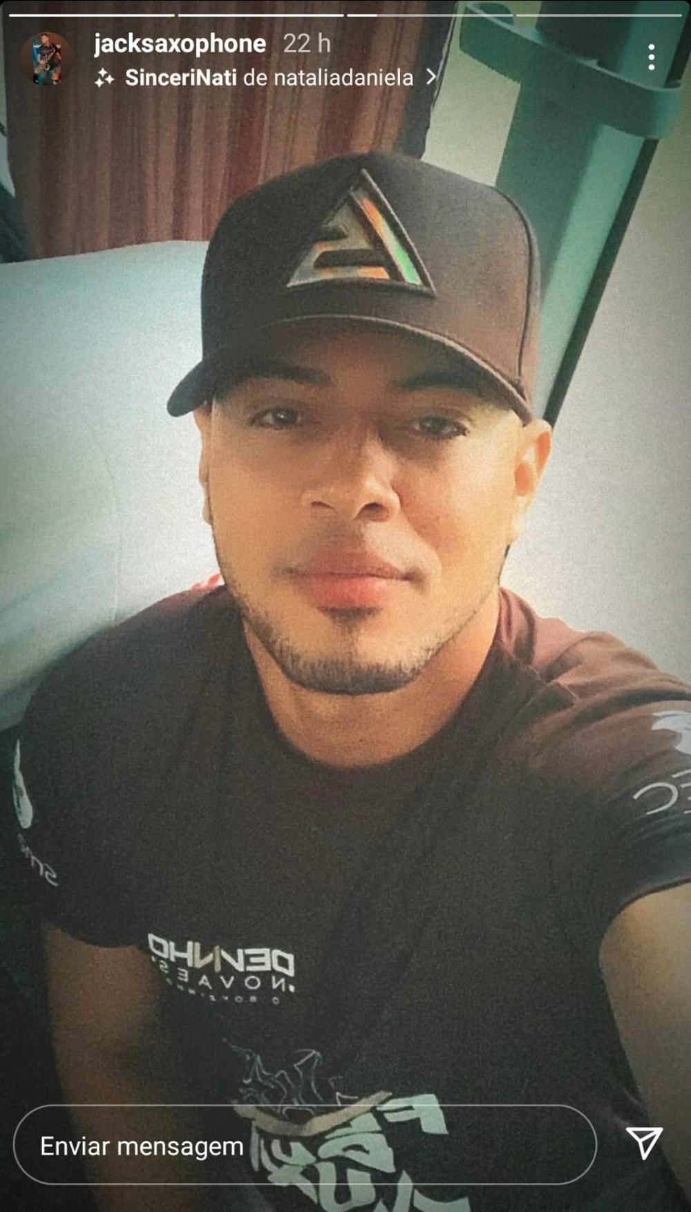 O saxofonista da banda, Cláudio Douglas dos Santos, conhecido como Jack Sax, de 34 anos, morreu na unidade de saúde.