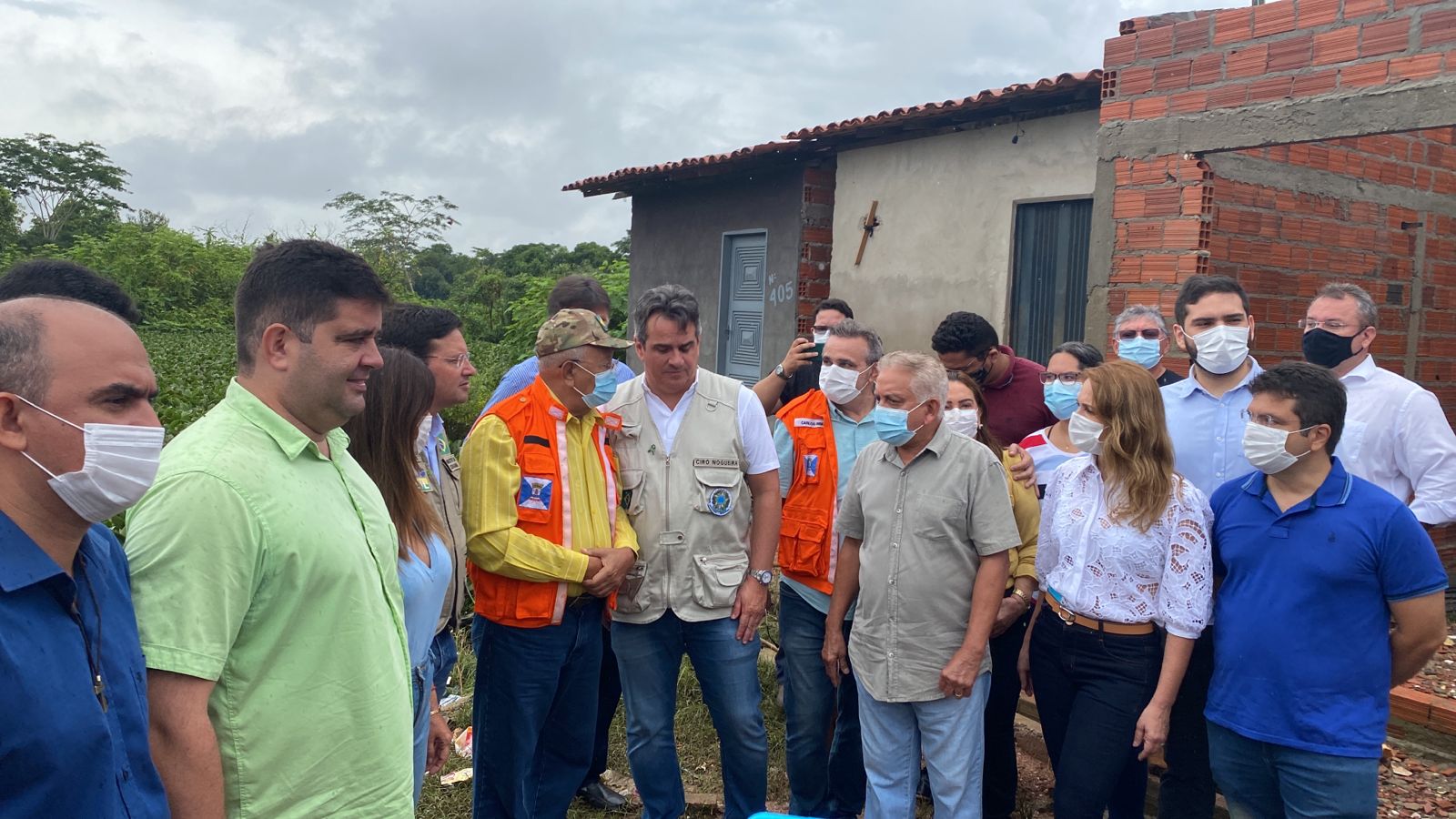 Ciro Nogueira e Dr. Pessoa em visita em áreas alagadas
