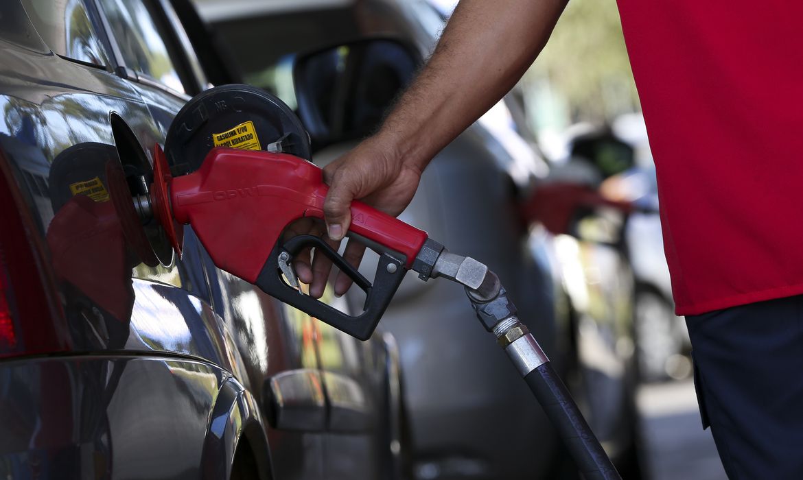 Gasolina subiu quase R$ 2,2 no ano nos postos do Piauí (Foto: Agência Brasil)