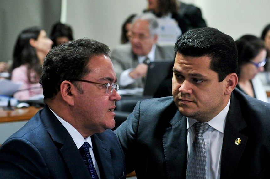 Roberto Rocha, relator da PEC 110/2019, e Davi Alcolumbre, presidente da CCJ (Geraldo Magela/Agência Senado)