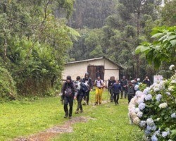Coach organiza trilha no Pico dos Marins e coloca 32 pessoas em risco