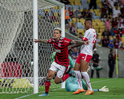 Com 3 de Pedro, Flamengo emplaca goleada sobre o Bragantino no Brasileiro