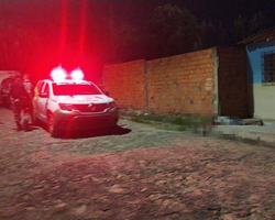 Homem é assassinado a tiros na frente de casa na zona Sudeste de Teresina