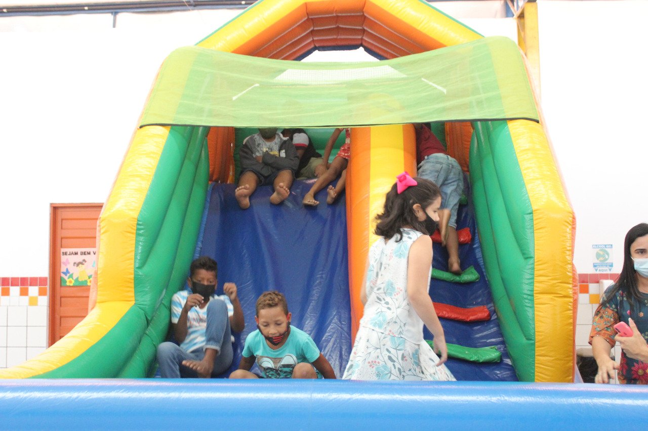 Alunos se divertem na Casa Meio Norte (Foto: Raissa Morais)