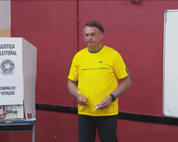Jair Bolsonaro vota no Rio: “Eleições limpas, que vença o melhor”