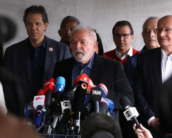 Lula vota em São Bernardo: “Não queremos discórdias, queremos paz”