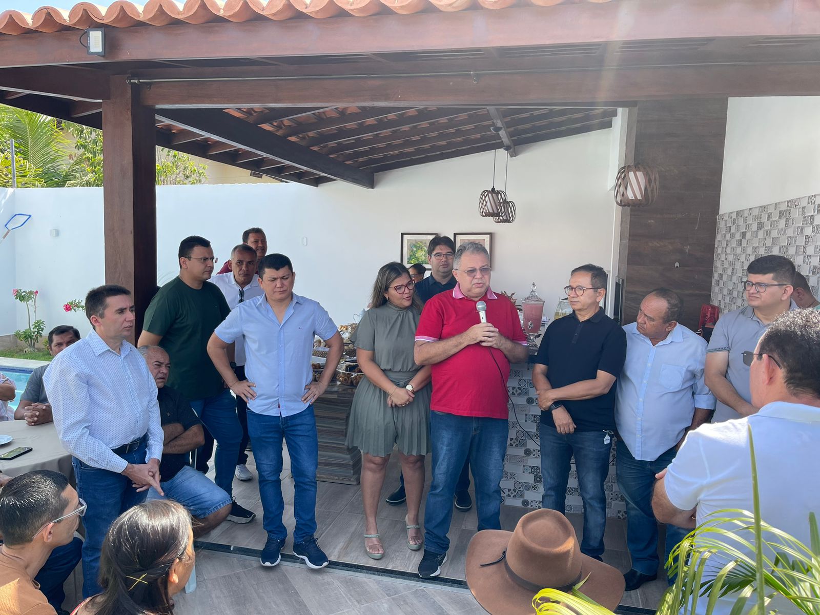 Florentino, Flaviana, Dr. Hélio e Rubens Vieira em reunião com prefeitos em Parnaíba 